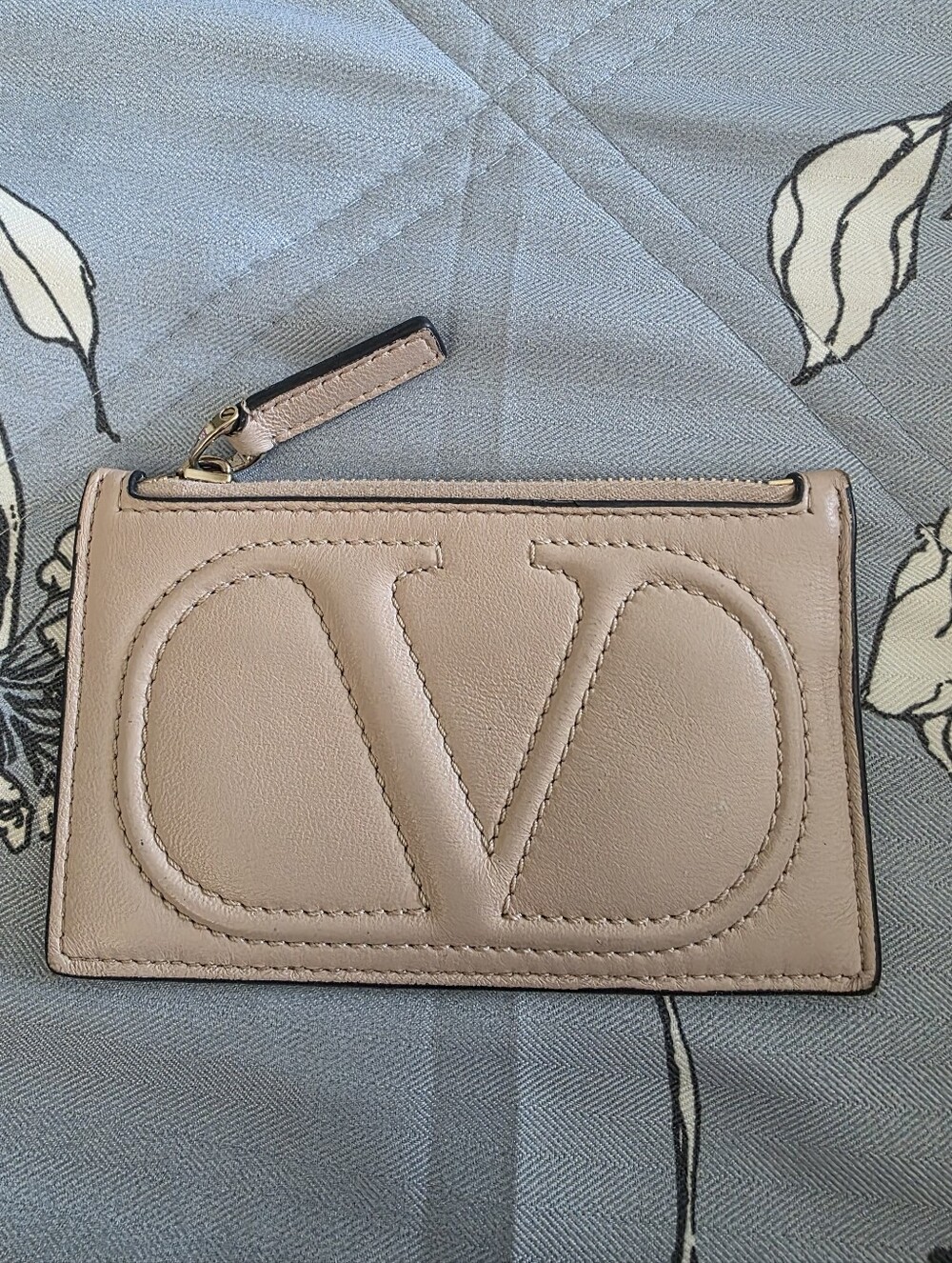 Valentino Garavani VLogo Walk Zip Beige Calfskin Leather Card Holder